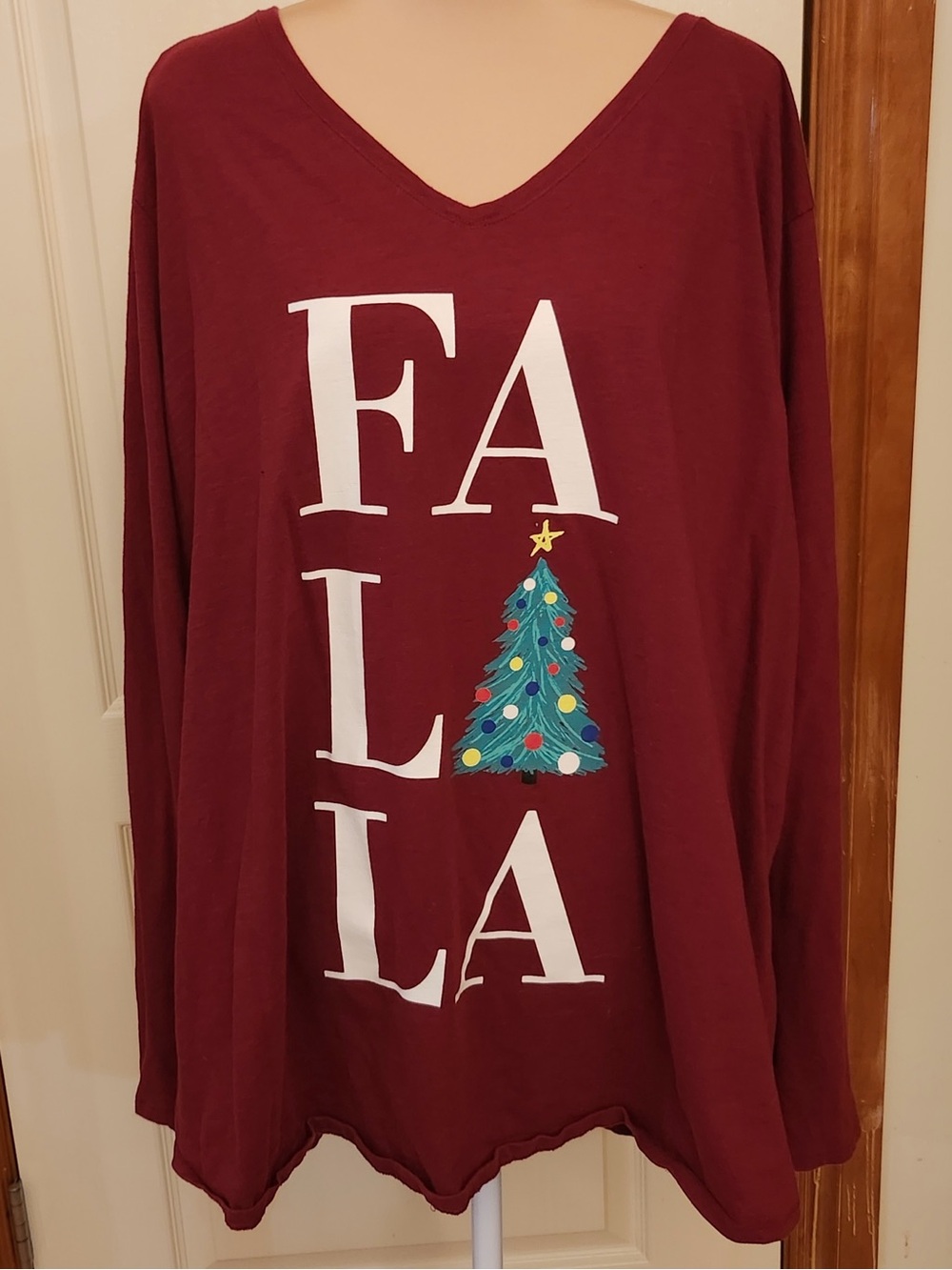 EVRI Burgundy 'FA LA LA' V-Neck Christmas Tee with Tree Graphic 4X Holiday
